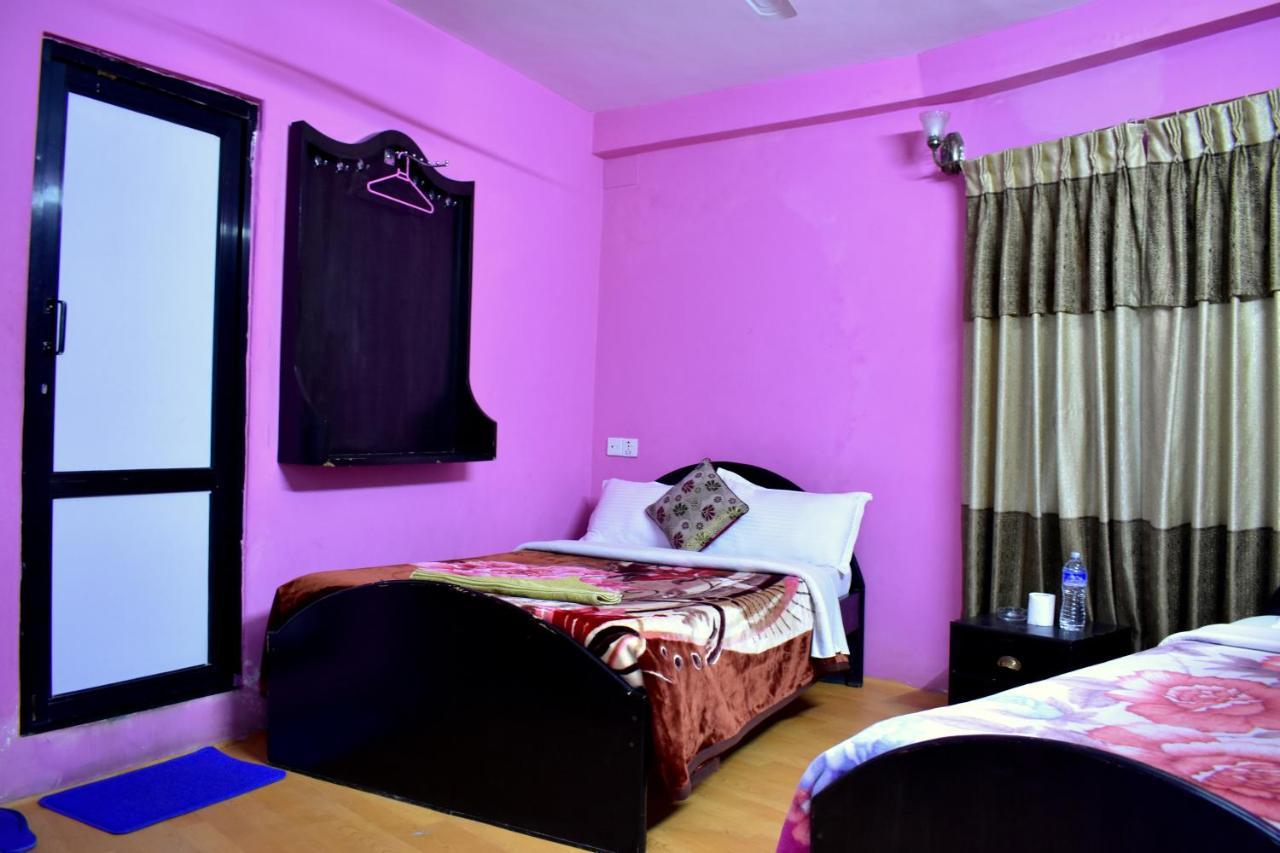 Hotel Santana Покхара Экстерьер фото